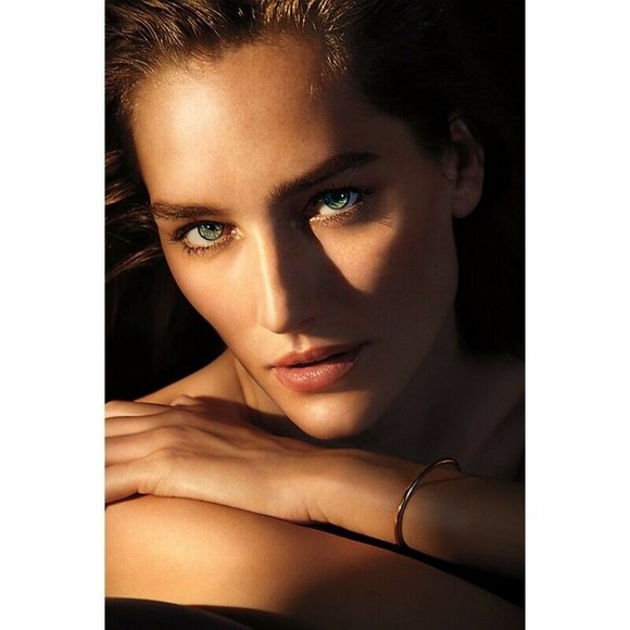 LAURA MERCIER Glow Translucent Powder, Brush &Puff - Picture 9 of 9